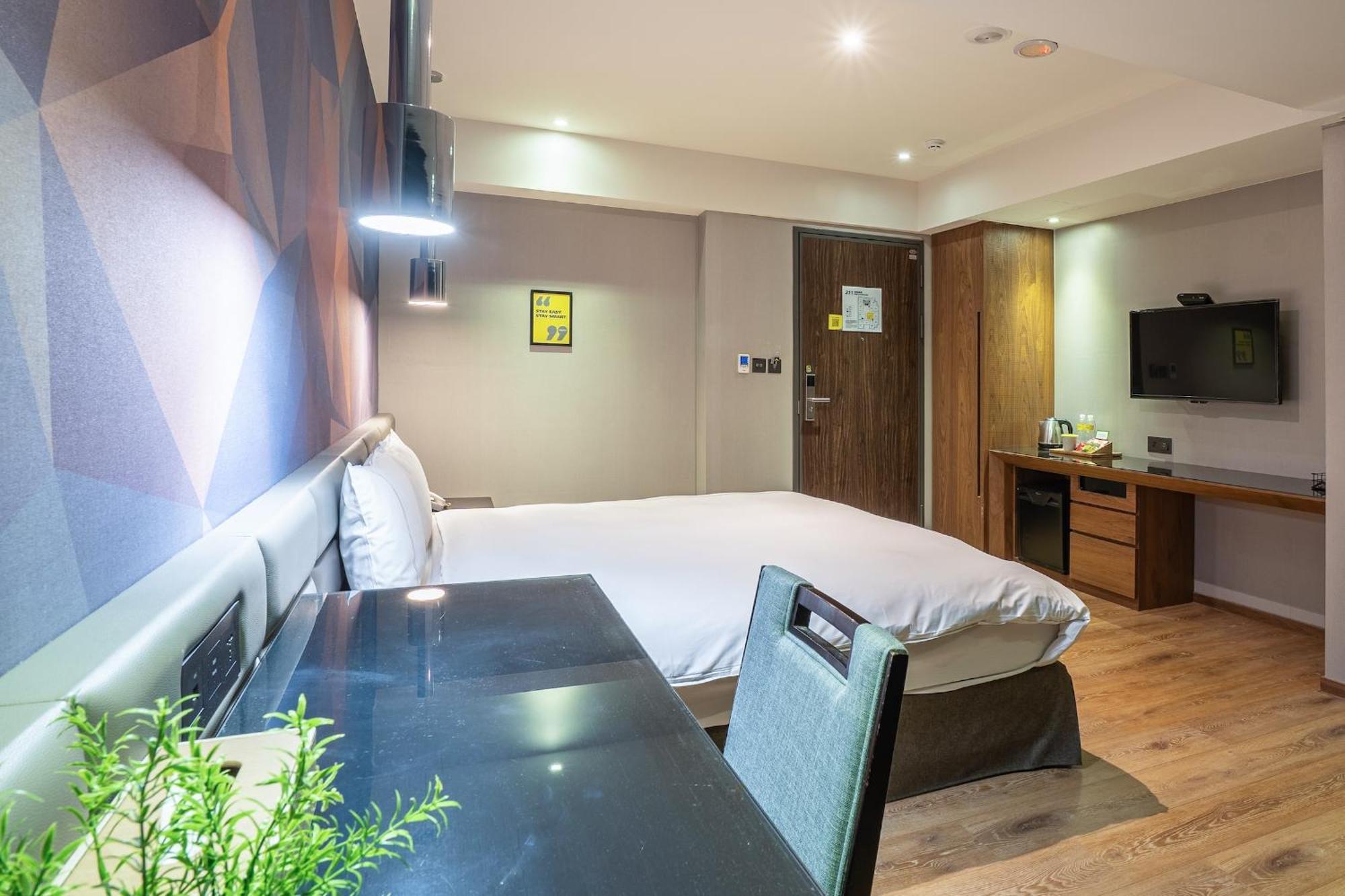 Check Inn Taichung Wenxin Zhongqing Eksteriør bilde