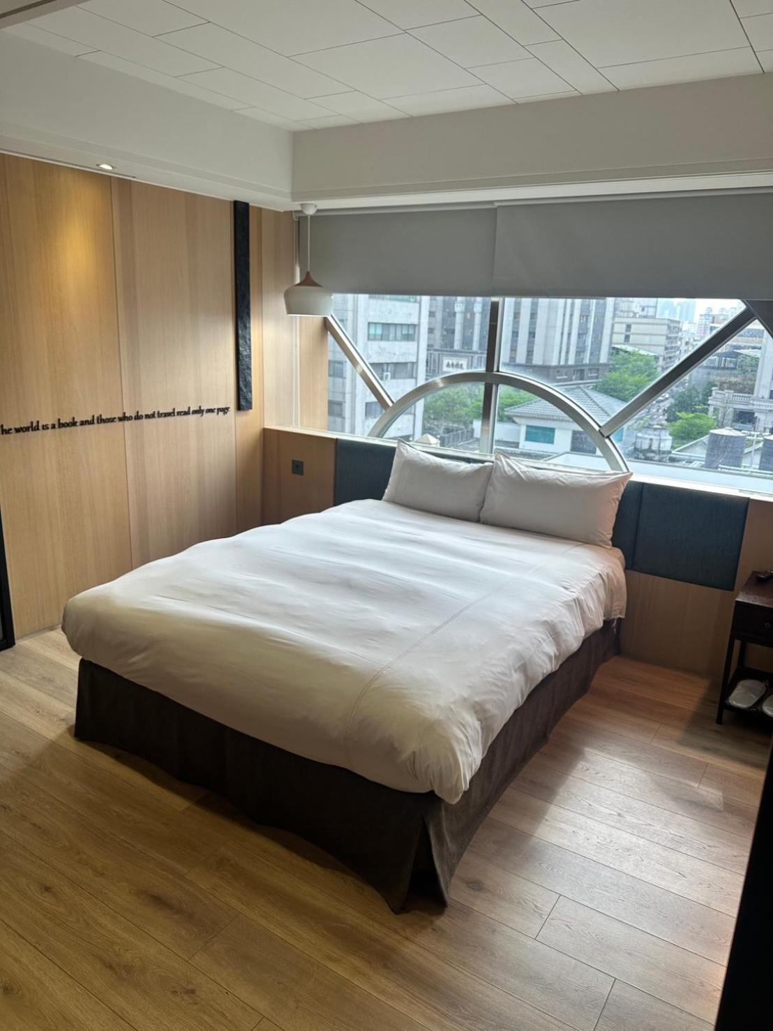 Check Inn Taichung Wenxin Zhongqing Eksteriør bilde