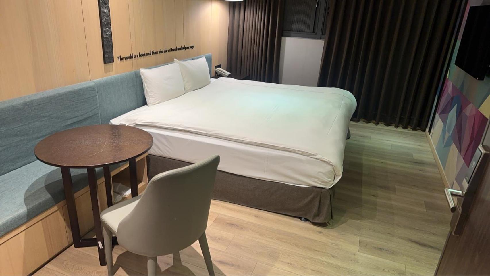 Check Inn Taichung Wenxin Zhongqing Eksteriør bilde