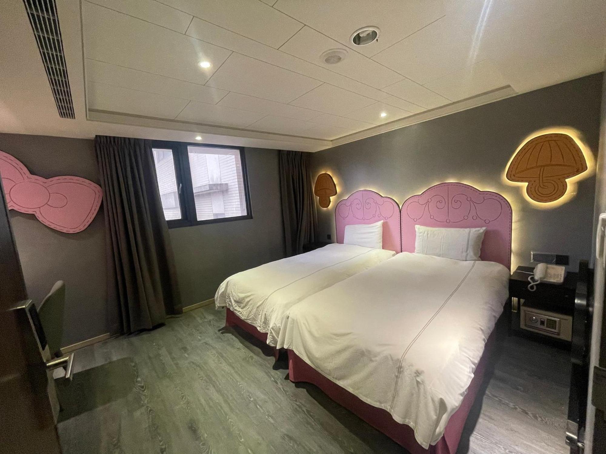Check Inn Taichung Wenxin Zhongqing Eksteriør bilde